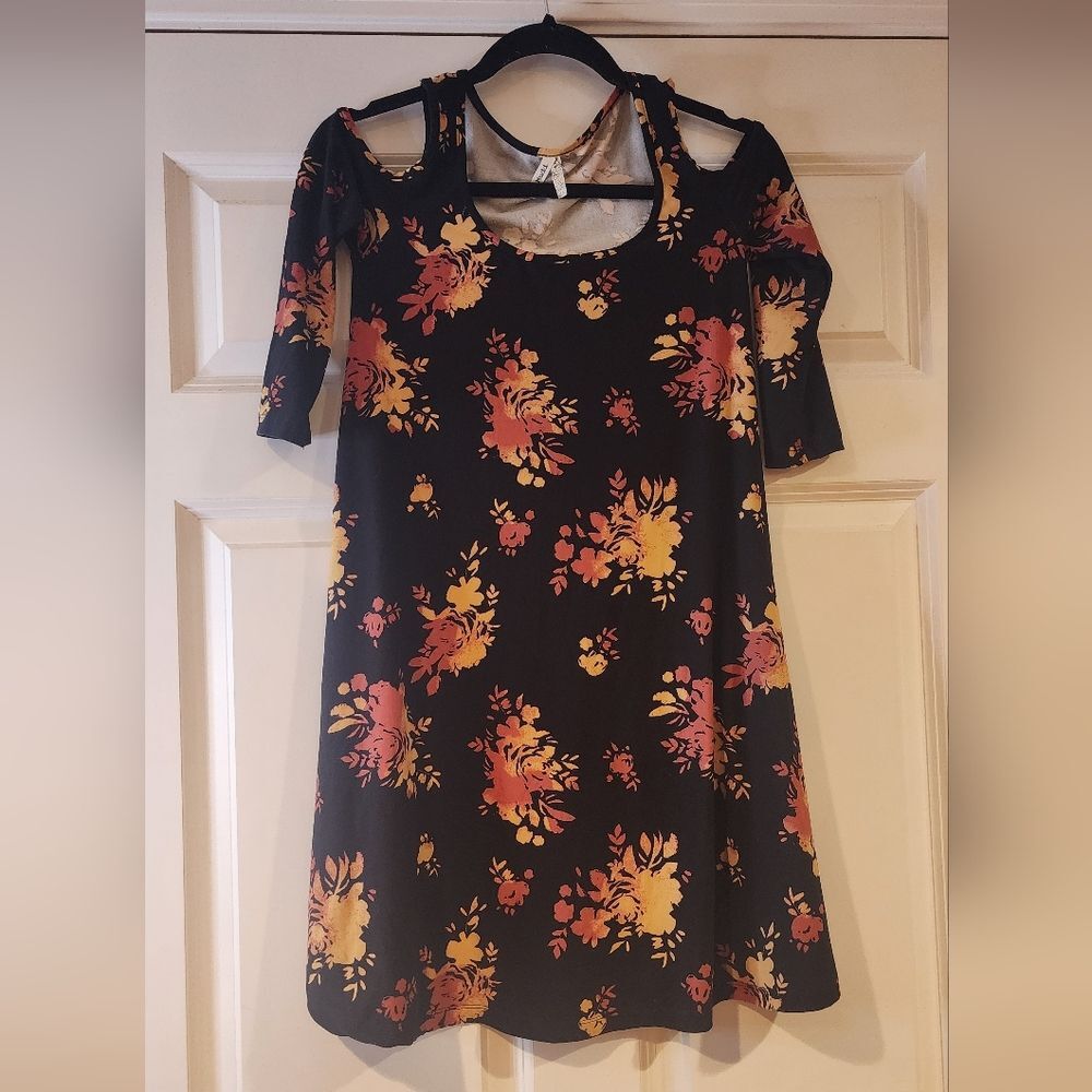 Mudd stretchy black floral cold shoulder dress XS